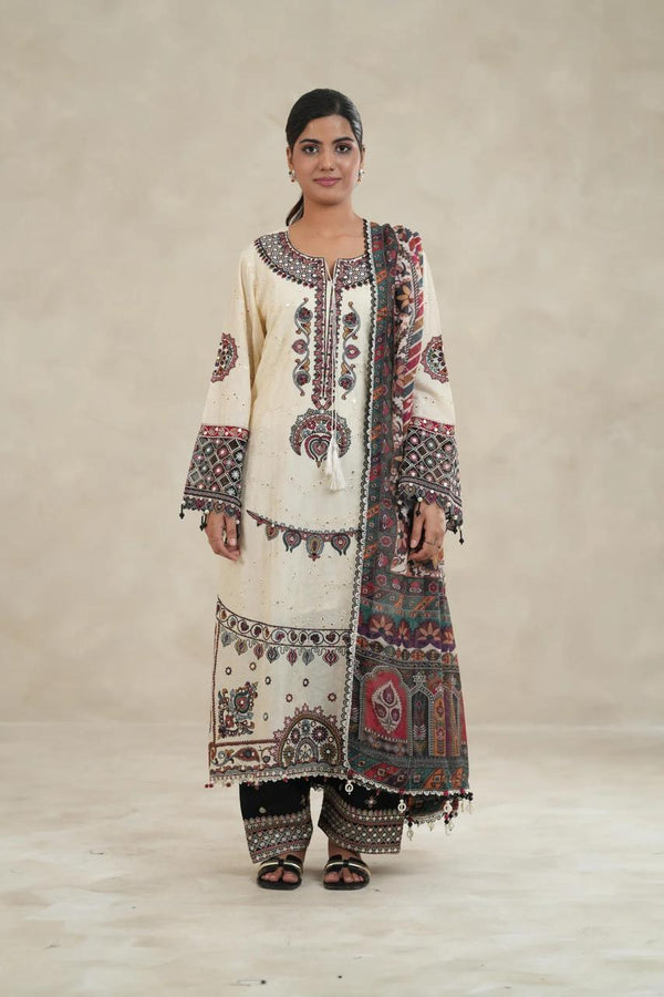 Jazmin Off-White Embroidered 3PC Unstitched Lawn Suit | D#2939