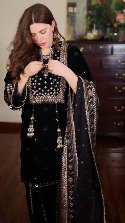 Jazmin Premium Black Embroidered Velvet 2-Piece Suit (Allow to Open)
